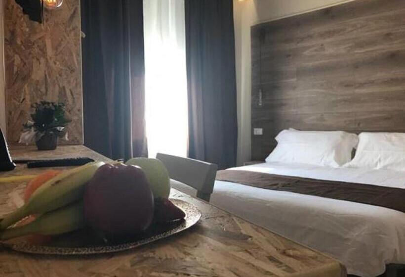 غرفة ديلوكس, Raphael