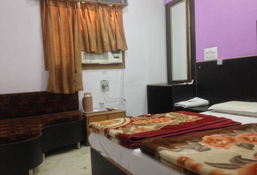 اتاق عادی, Udai Palace