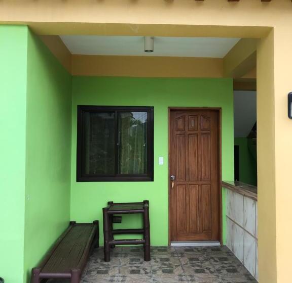 اتاق خانوادگی, Chamie S Transient House