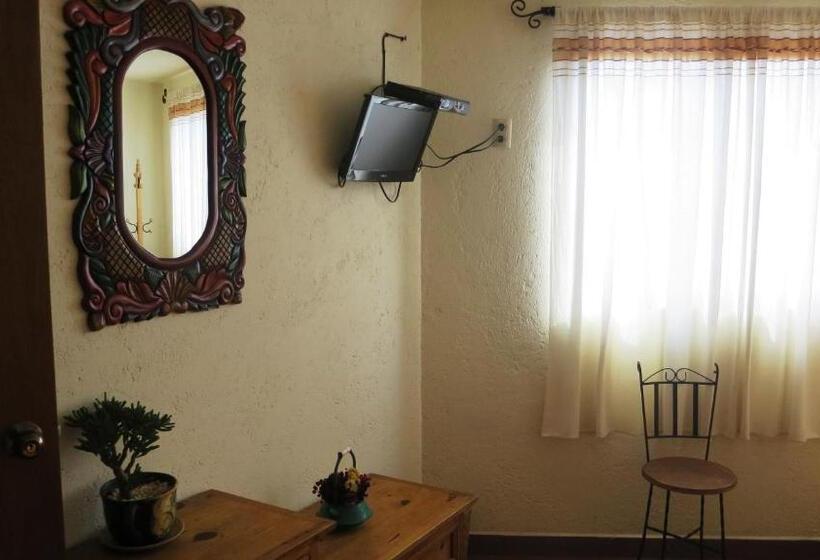 标准三人间, Posada Del Fraile