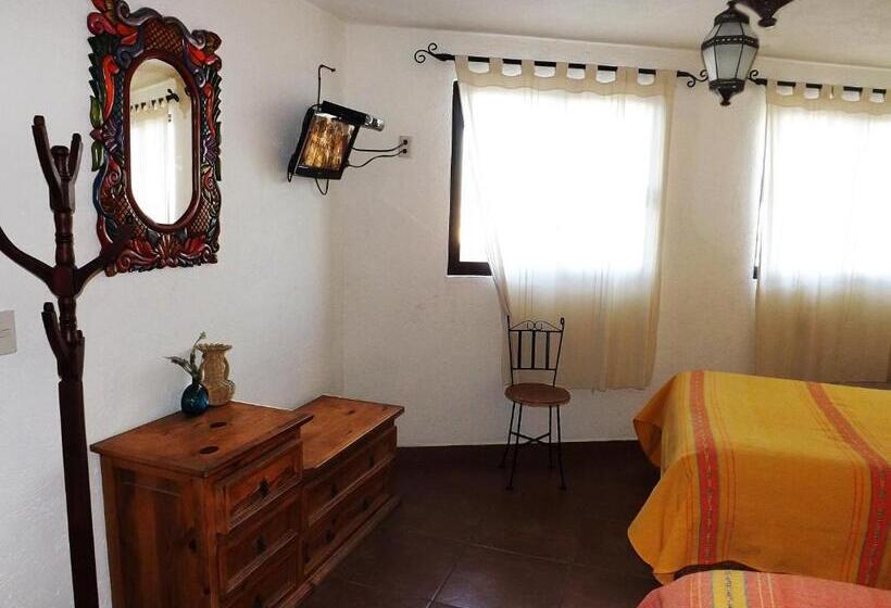 标准三人间, Posada Del Fraile