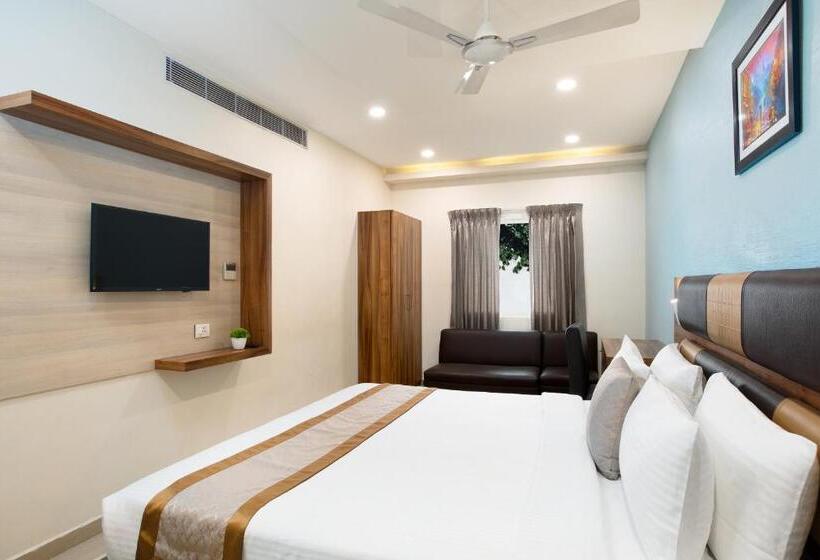 اتاق لوکس سه تخته, Grande Inn Trichy