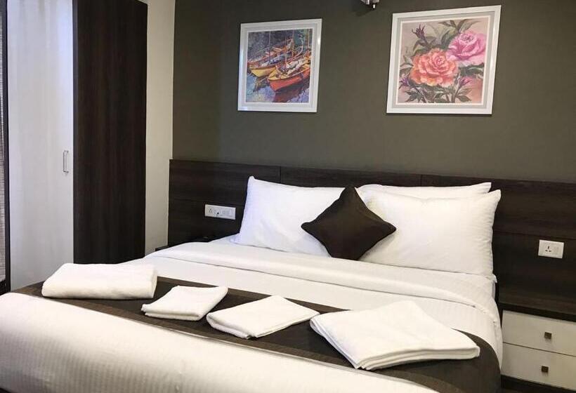 디럭스 룸, Royal Inn   Electronic City