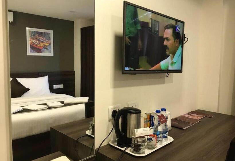 디럭스 룸, Royal Inn   Electronic City