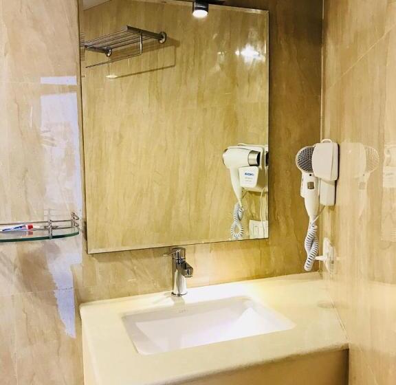 디럭스 룸, Royal Inn   Electronic City