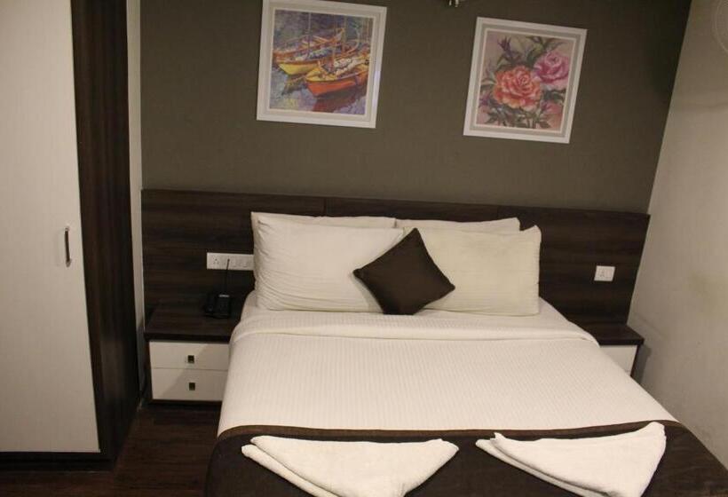 디럭스 룸, Royal Inn   Electronic City