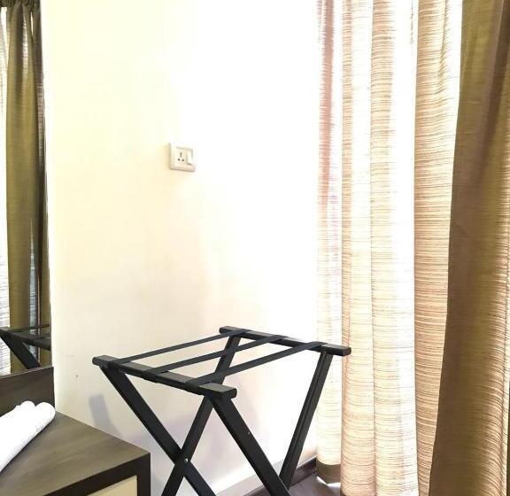 디럭스 룸, Royal Inn   Electronic City