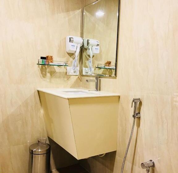 디럭스 룸, Royal Inn   Electronic City