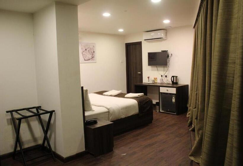 수피리어 룸, Royal Inn   Electronic City