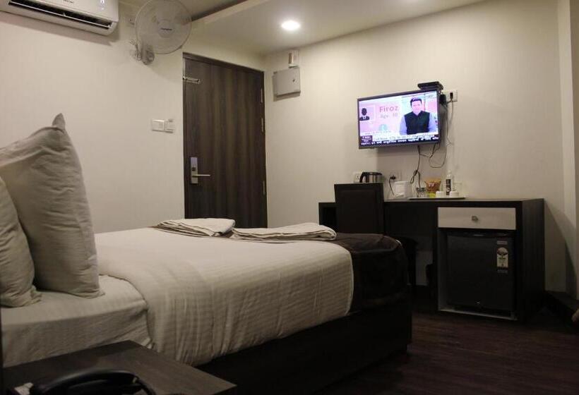 수피리어 룸, Royal Inn   Electronic City