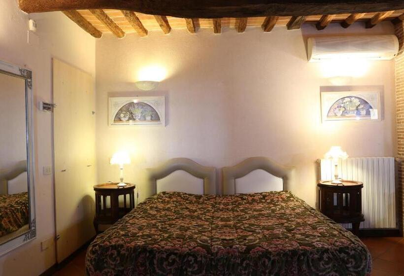 Economy Triple Room, Agriturismo   Collina Toscana Resort