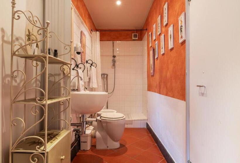 Economy Triple Room, Agriturismo   Collina Toscana Resort