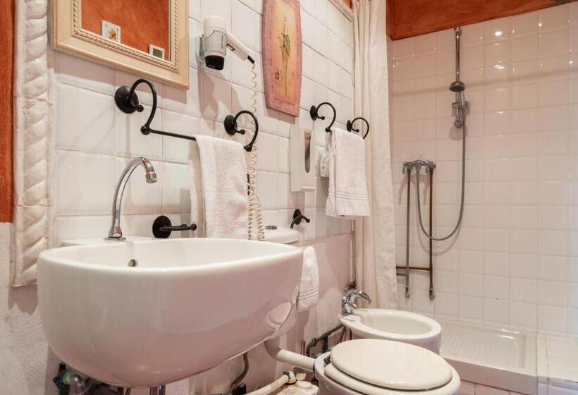 Economy Quadruple Room, Agriturismo   Collina Toscana Resort