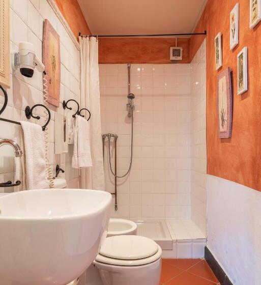 Economy Triple Room, Agriturismo   Collina Toscana Resort