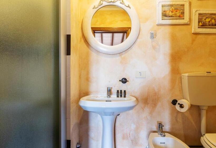 Economy Triple Room, Agriturismo   Collina Toscana Resort