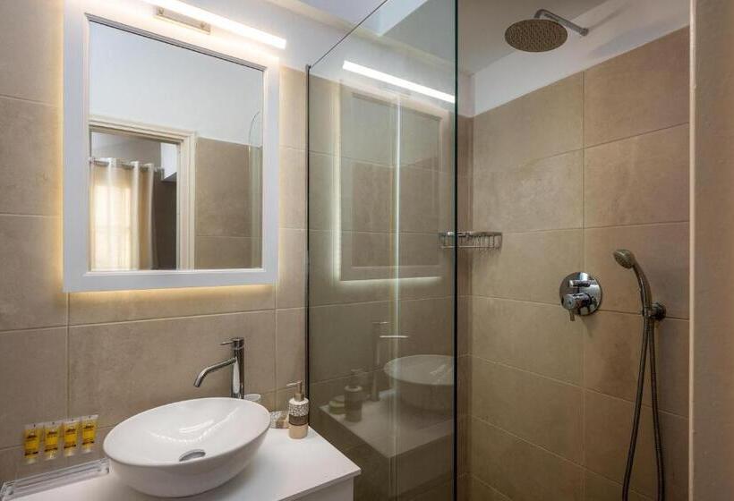 חדר סופריור, Maravelia S Rooms