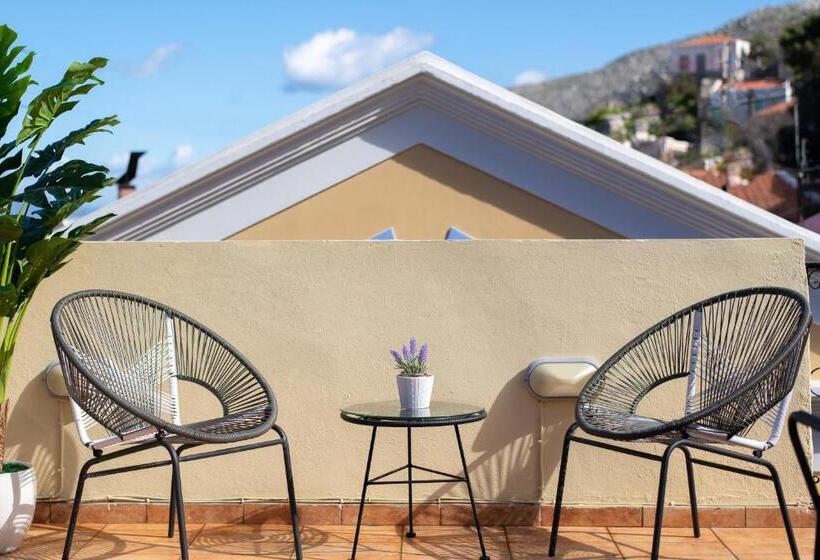 חדר סטנדרט עם מרפסת, Maravelia S Rooms