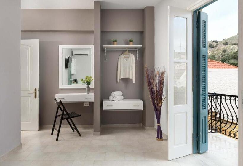 标准间带阳台, Maravelia S Rooms