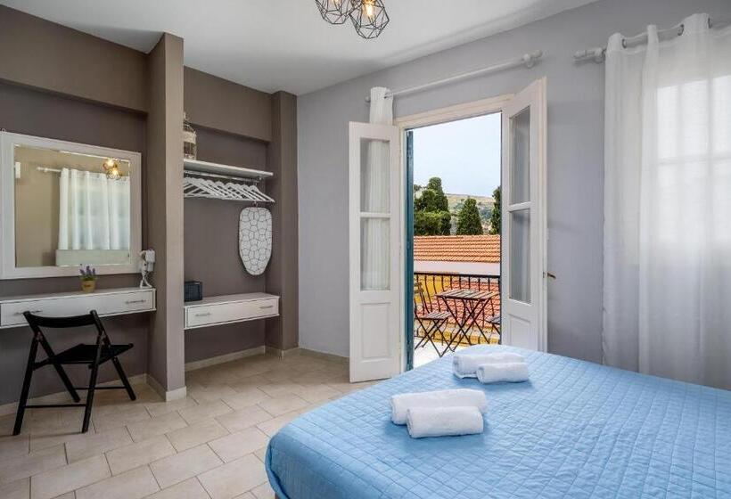 标准间带阳台, Maravelia S Rooms