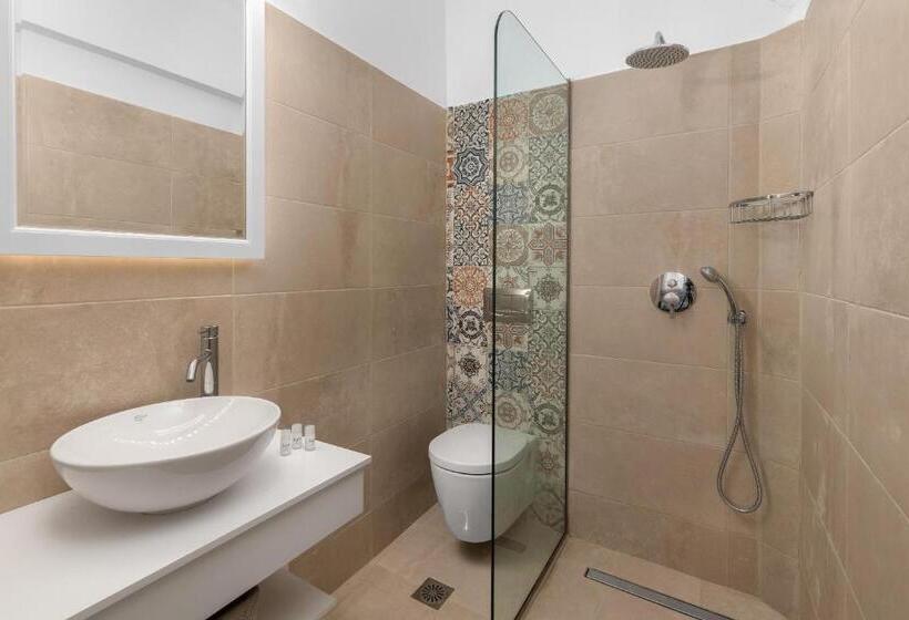 חדר סטנדרט עם מרפסת, Maravelia S Rooms