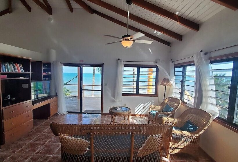 דירת חדר בסיסית, Maya Beach