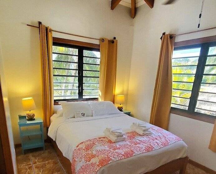 דירת חדר בסיסית, Maya Beach