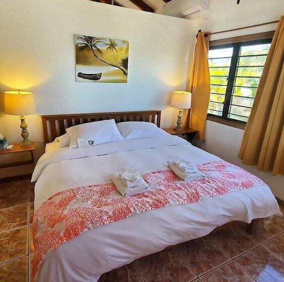 דירת חדר בסיסית, Maya Beach