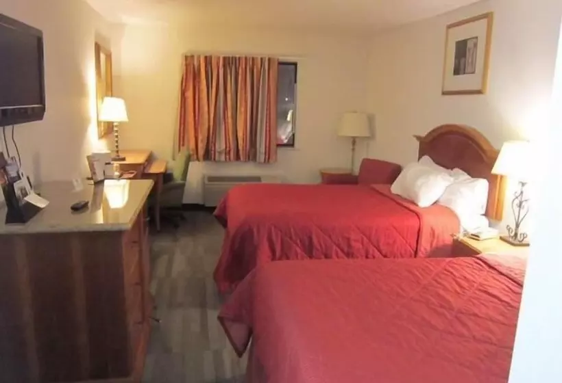 ２ダブルベッドのスタンダードルーム, American Inn And Suites Ionia