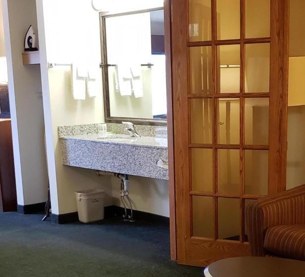 キングサイズベッドのスイートルーム, Americinn By Wyndham Kearney