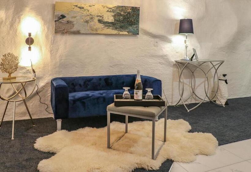 חדר אקונומי, The Anniversary Inn   Boise