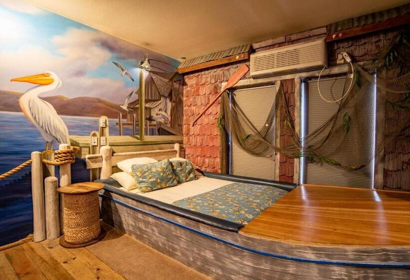 חדר דחוקס עם מיטת קינג, The Anniversary Inn   Boise