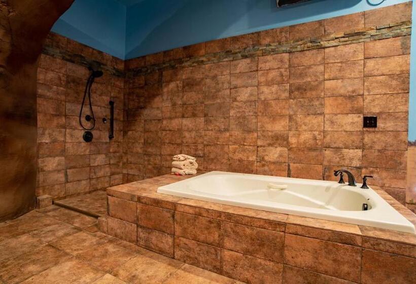 חדר סטנדרט נוף לים עם מרפסת, The Anniversary Inn   Boise