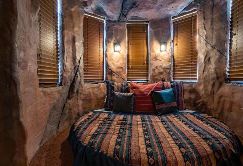 חדר סטנדרט נוף לים עם מרפסת, The Anniversary Inn   Boise