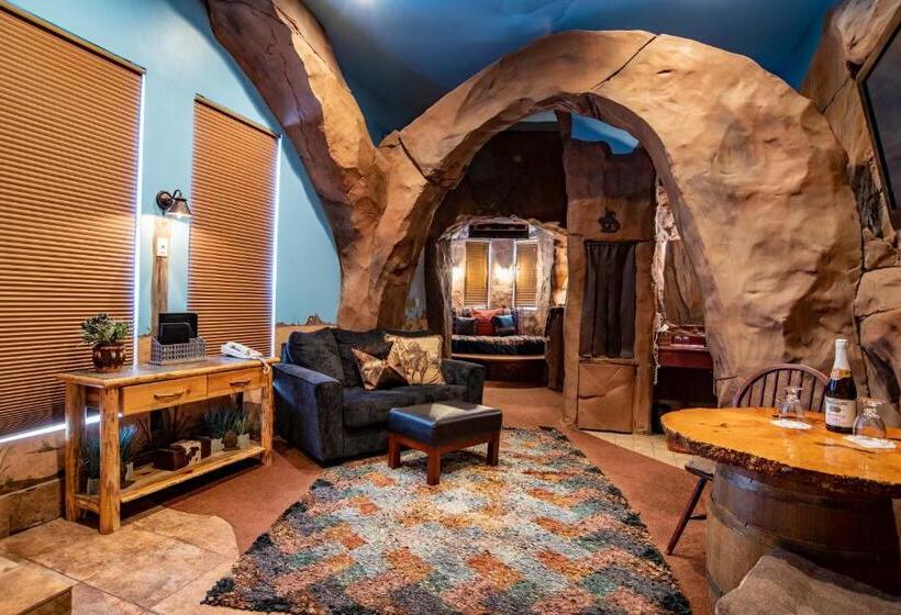 חדר סטנדרט נוף לים עם מרפסת, The Anniversary Inn   Boise