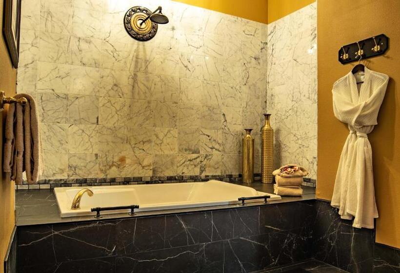 חדר סטנדרט נוף לבריכה, The Anniversary Inn   Boise