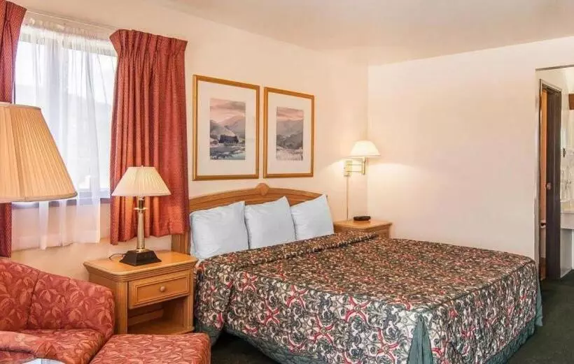 キングサイズベッドのスタンダードルーム, Ashland Valley Inn