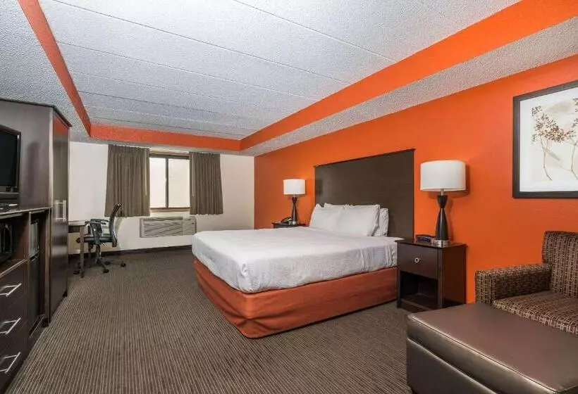 Deluxe Suite King Bed, Baymont By Wyndham Bloomington Msp Airport