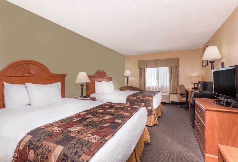 חדר סטנדרט שתי מיטות זוגיות, Baymont By Wyndham Lagrange