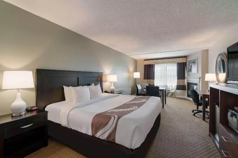 キングサイズベッドのスタンダードルーム, Quality Inn & Suites
