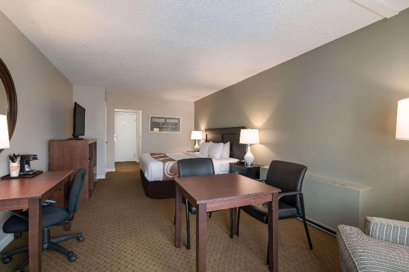 חדר סטנדרט עם מיטת קינג, Quality Inn & Suites