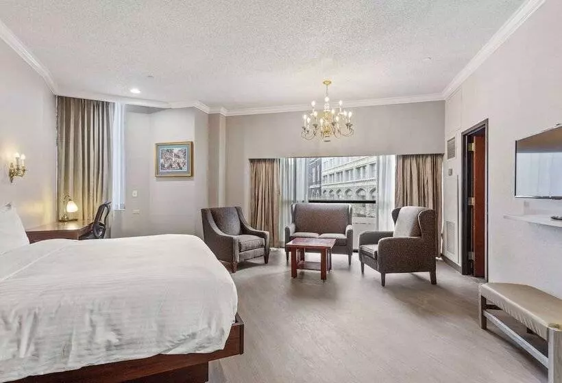 سوییت, Wyndham Garden Baronne Plaza