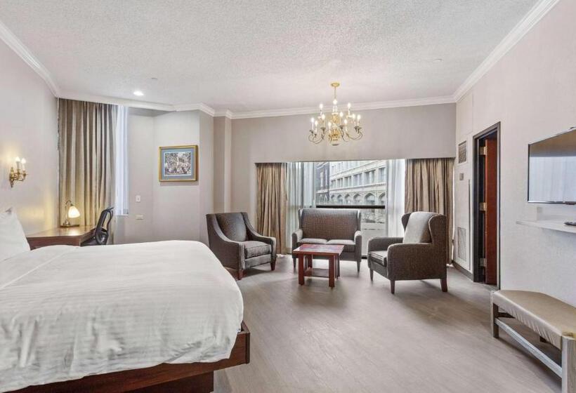 Люкс Кровать Кинг, Wyndham Garden Baronne Plaza