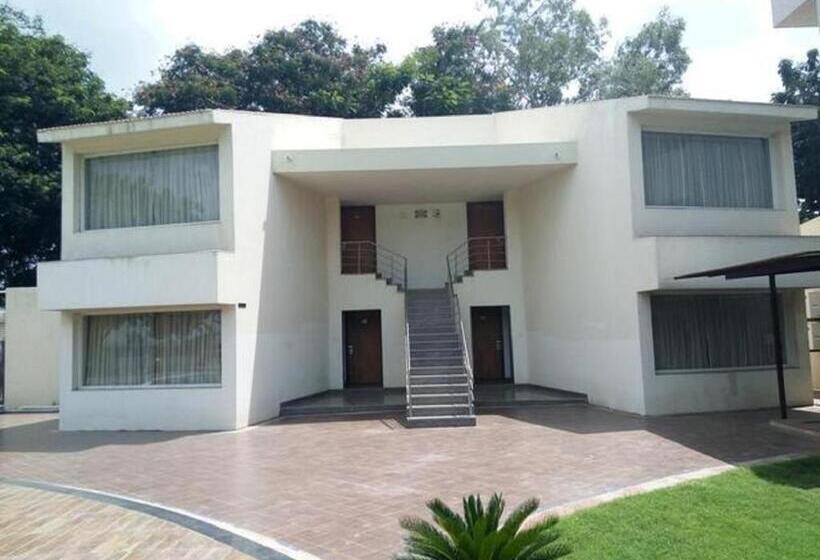 منزل غرفة نوم واحدة, Top3 Lords Resort Bhavnagar