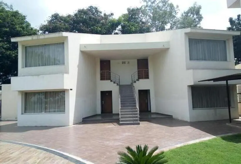 １ベッドルームハウス, Top3 Lords Resort Bhavnagar