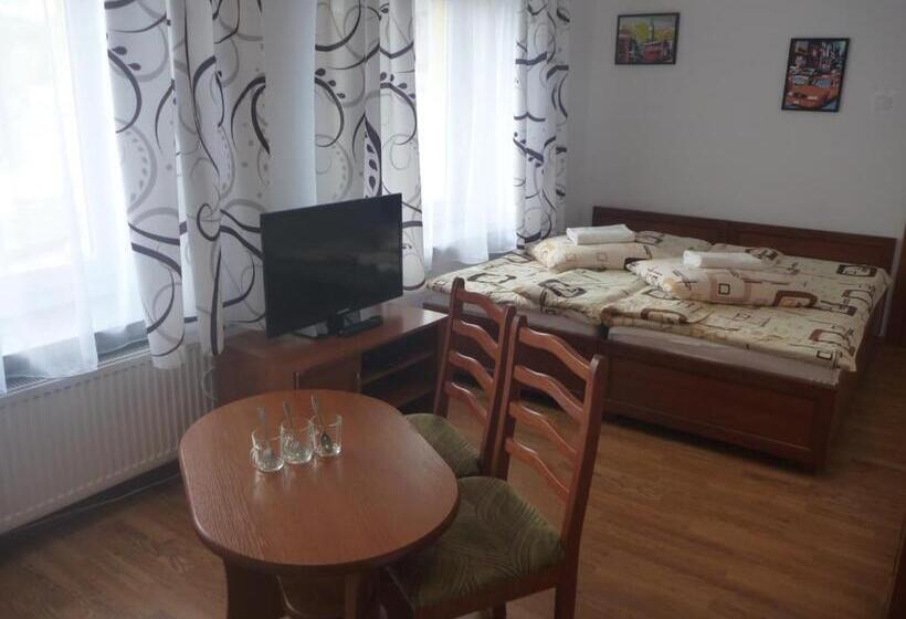 标准三人间, Ośrodek Wypoczynkowy Nad Stawem   Holiday Resort By The Lake   Erholungsheim Am See   Prázdninový Dů