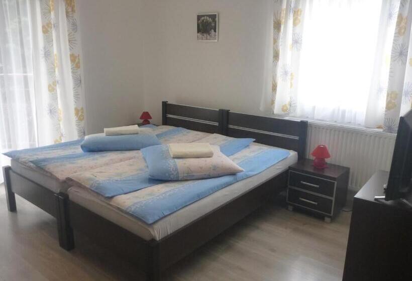 اتاق استاندارد با بالکن, Ośrodek Wypoczynkowy Nad Stawem Holiday Resort By The Lake Erholungsheim Am See Prázdninový Dů