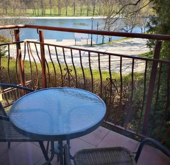 Standard-huone Järvinäkymä, Ośrodek Wypoczynkowy Nad Stawem   Holiday Resort By The Lake   Erholungsheim Am See   Prázdninový Dů