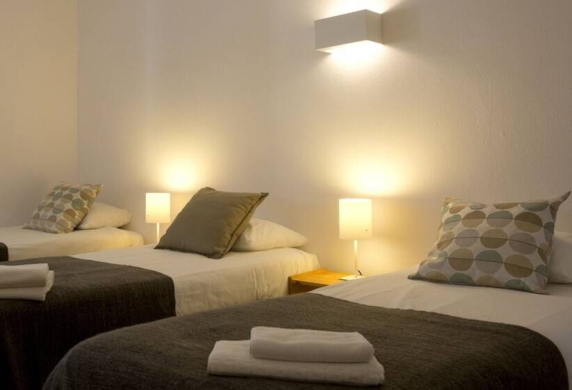 اتاق استاندارد سه نفره, Amar Hostel & Suites