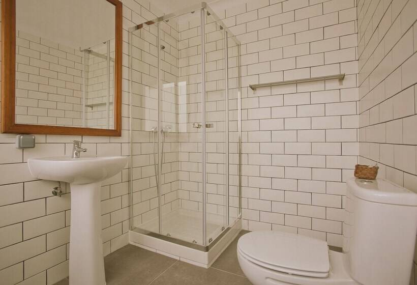 اتاق استاندارد سه نفره, Amar Hostel & Suites