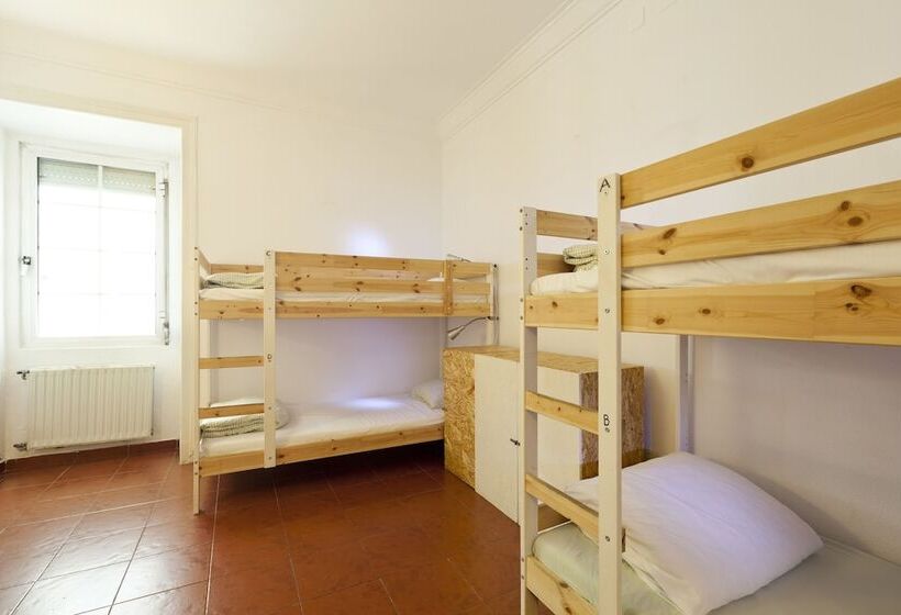 تختخواب در اتاق مشترک, Amar Hostel & Suites